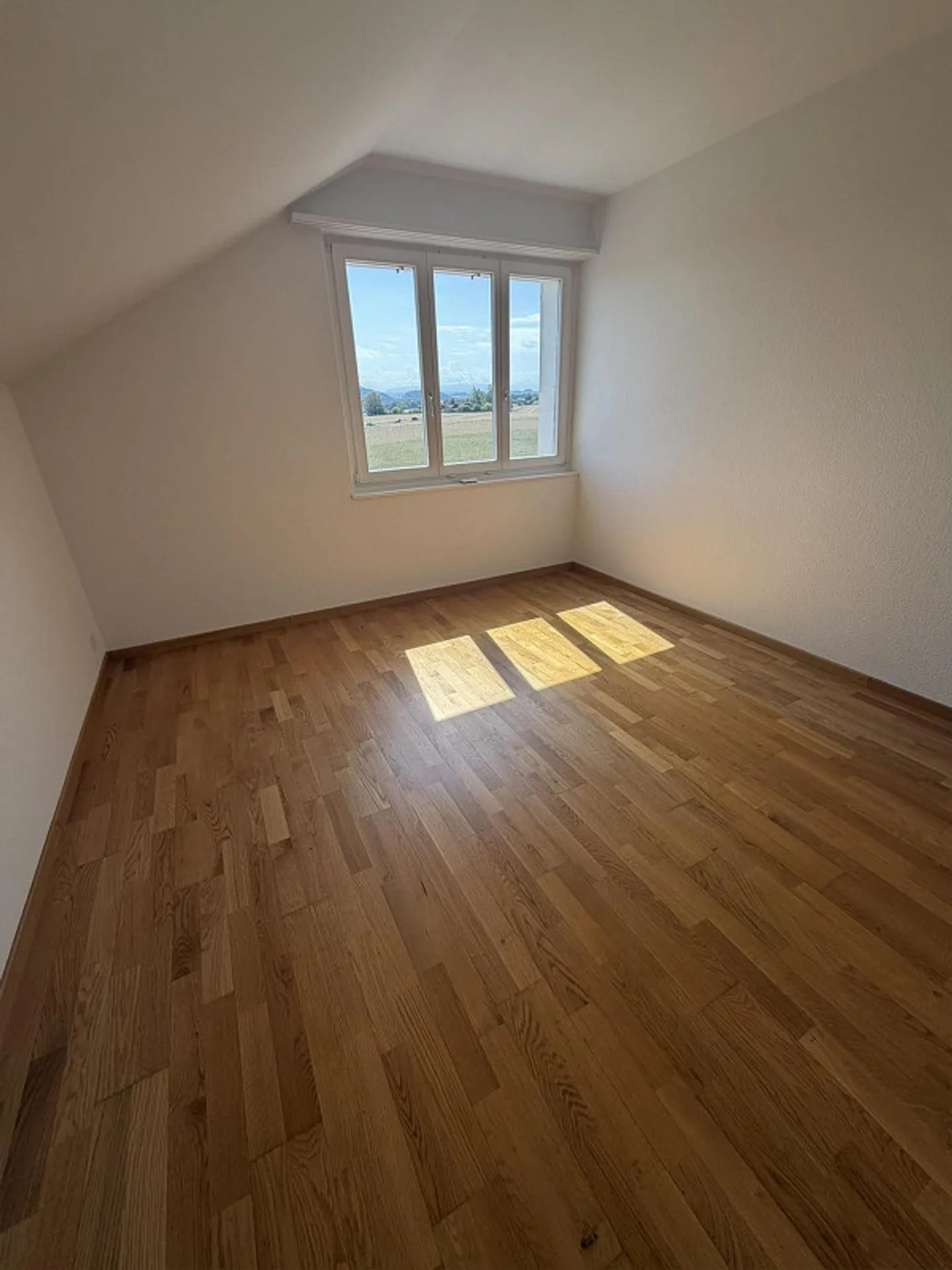 Appartement lumineux 4 pièces avec balcon - Photo 6 sur 11