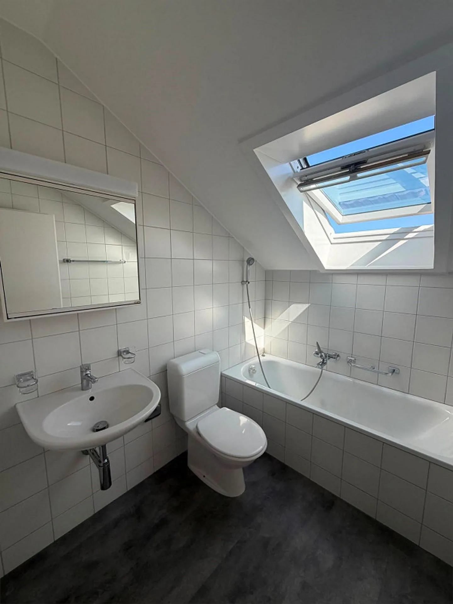 Appartement lumineux 4 pièces avec balcon - Photo 9 sur 11