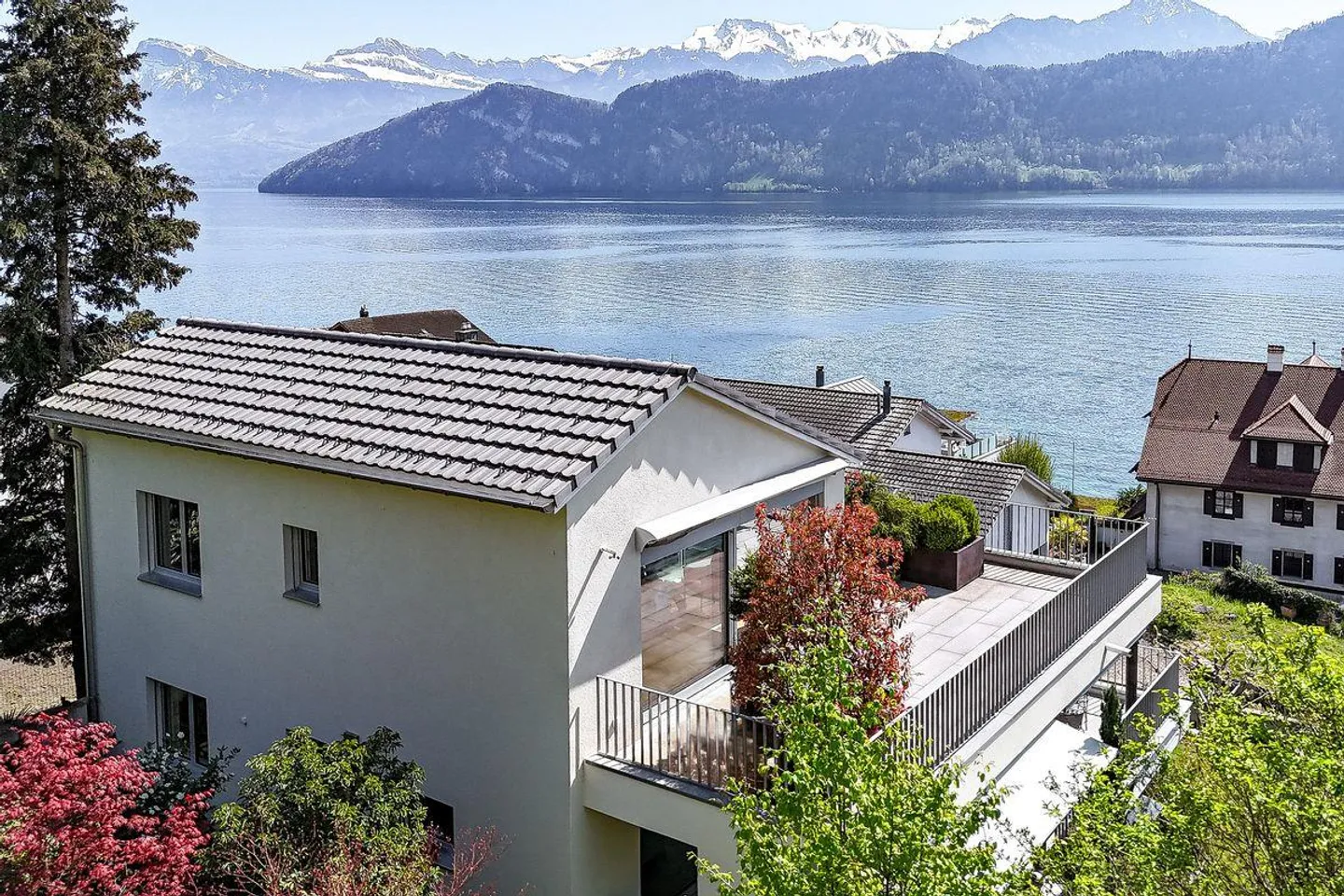 Oasis de bien-être avec un panorama phénoménal sur le lac et les montagnes - Photo 4 sur 6