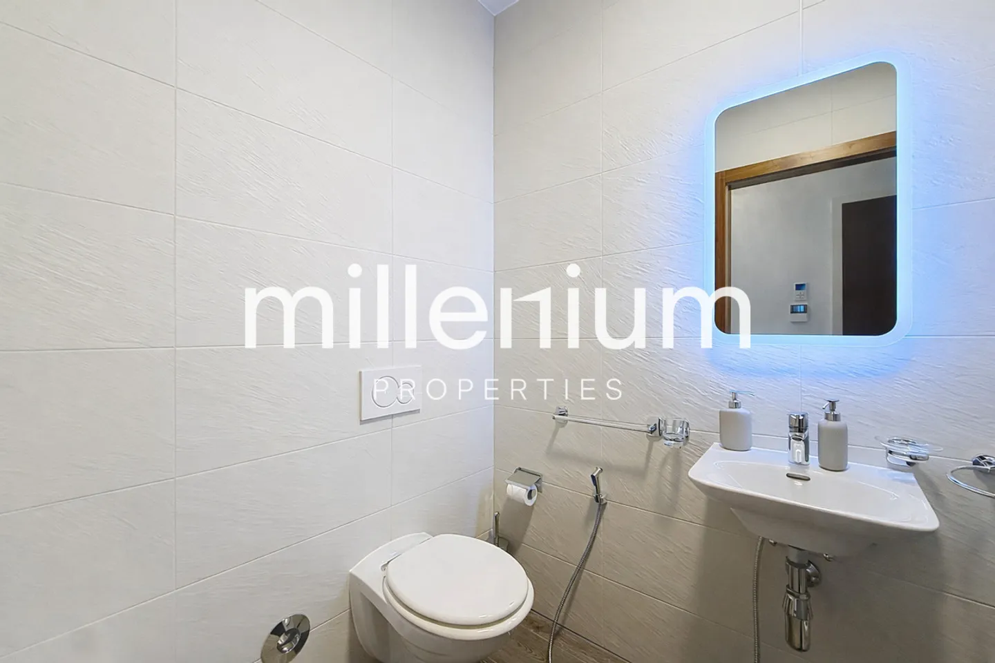 Magnificent 4-room furnished apartment with 25 m² balcony - Residence Les Cèdres - Photo 8 of 12