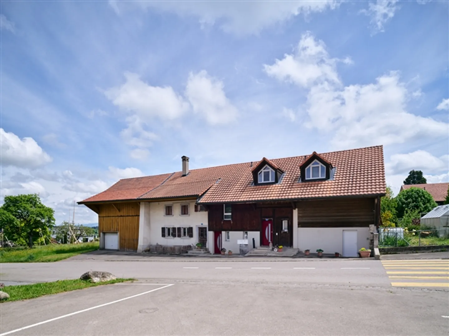 «Renoviertes Bauernhaus mit 2 Wohnungen mit Restpotenzial» - Foto 1 von 13