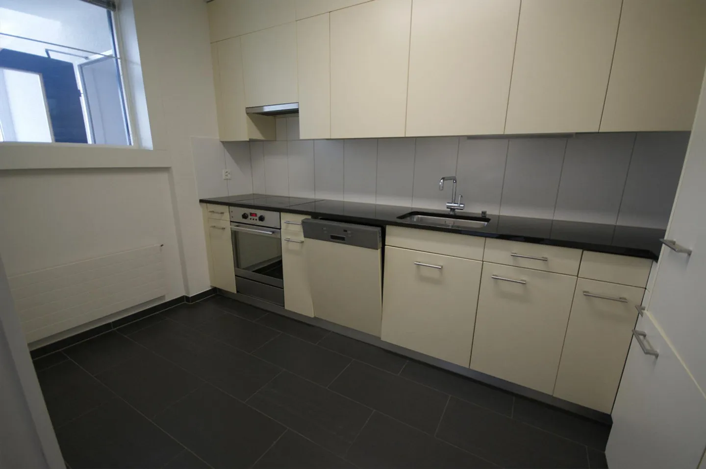 4.5 Room Apartment in Preferred Location in Bassersdorf - Photo 4 of 13