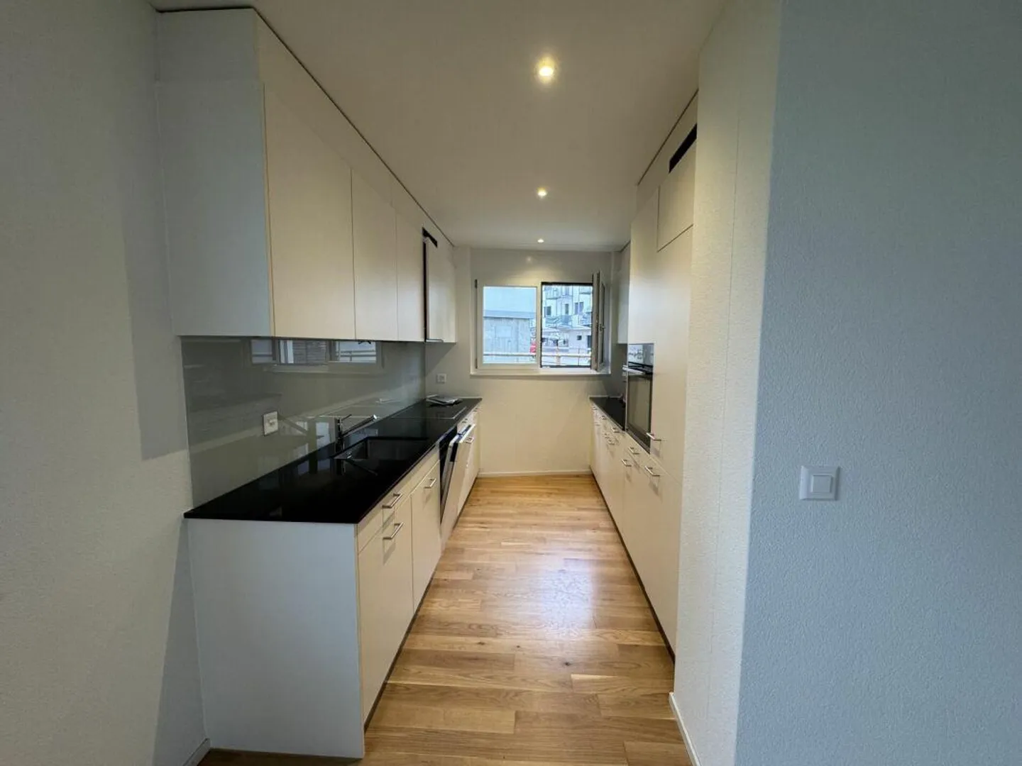 *moderne 4 1/2-Zimmerwohnung im 2. Stock* - Foto 2 von 14