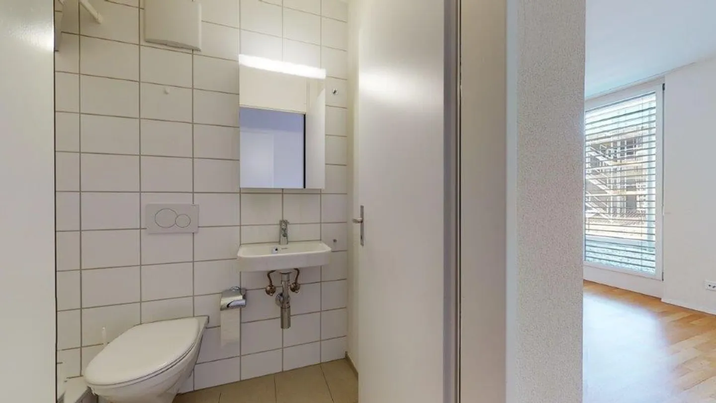 Spacious apartment in an urban neighborhood - Photo 4 of 9