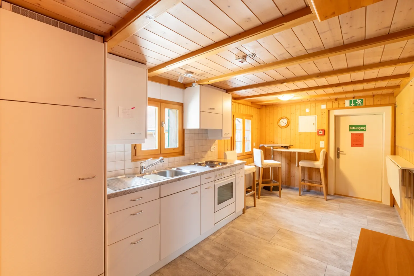 Immeuble résidentiel et commercial dans un emplacement central - Photo 10 sur 12