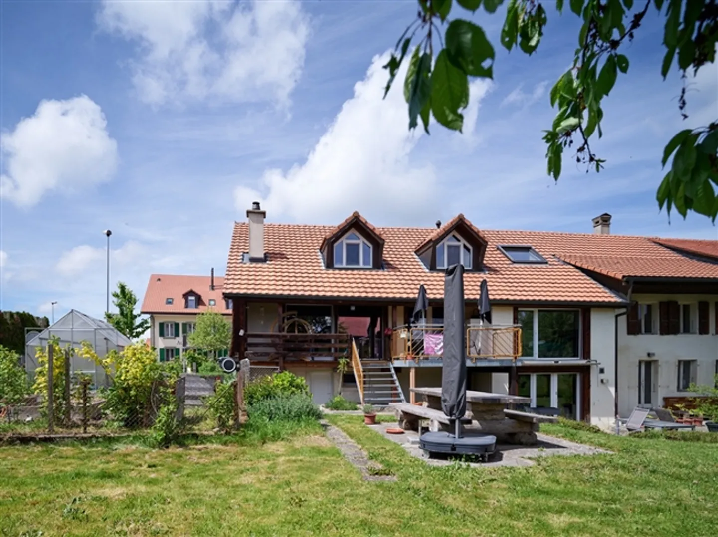 «Renoviertes Bauernhaus mit 2 Wohnungen mit Restpotenzial» - Foto 3 von 13