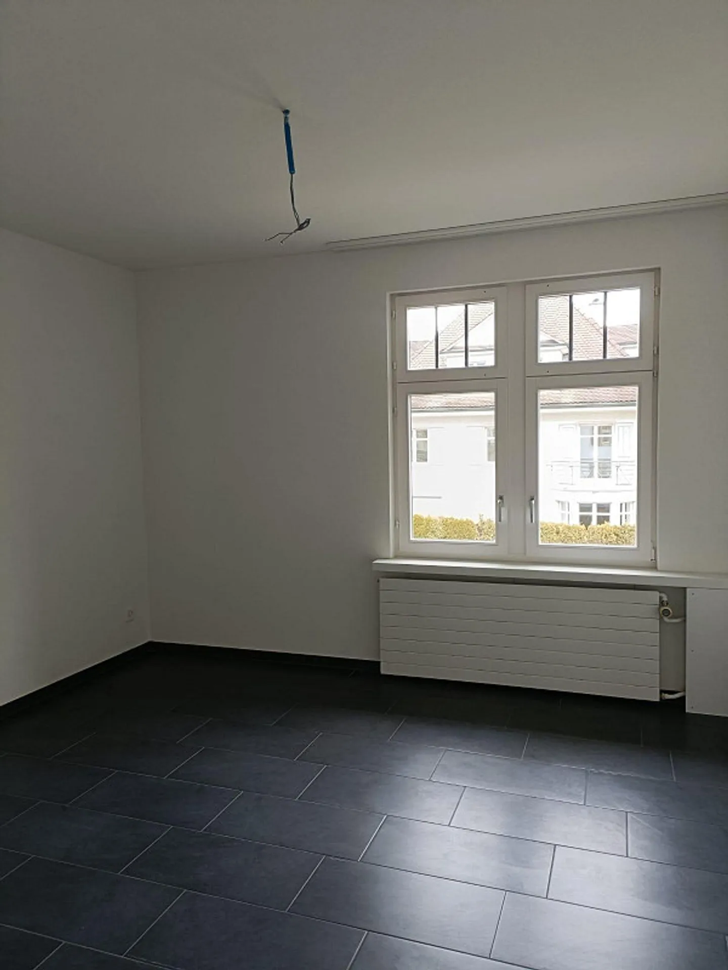 Appartamento di 4,5 locali, spazioso e appena ristrutturato con ampia terrazza - Foto 3 di 6