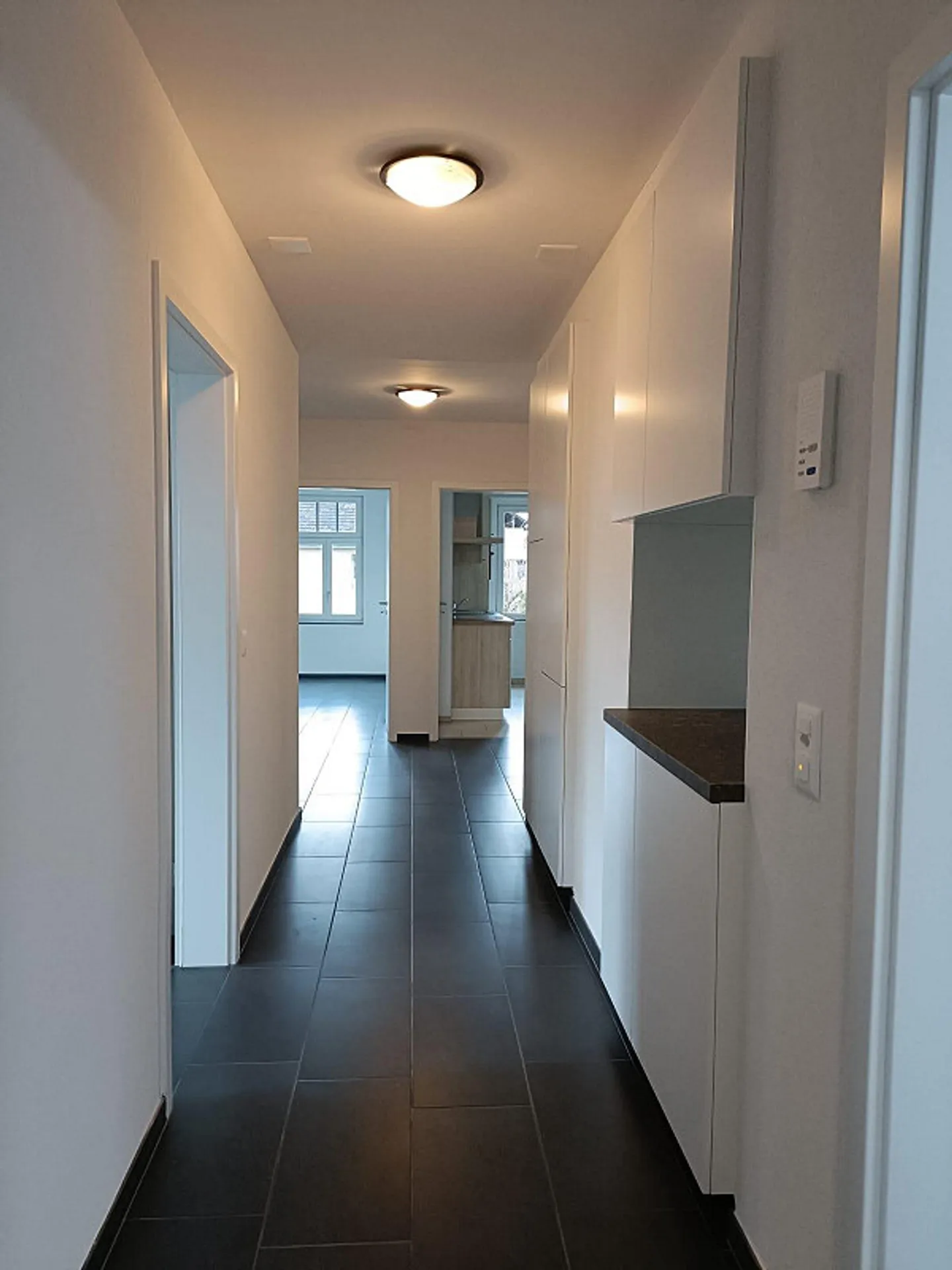 Appartamento di 4,5 locali, spazioso e appena ristrutturato con ampia terrazza - Foto 6 di 6