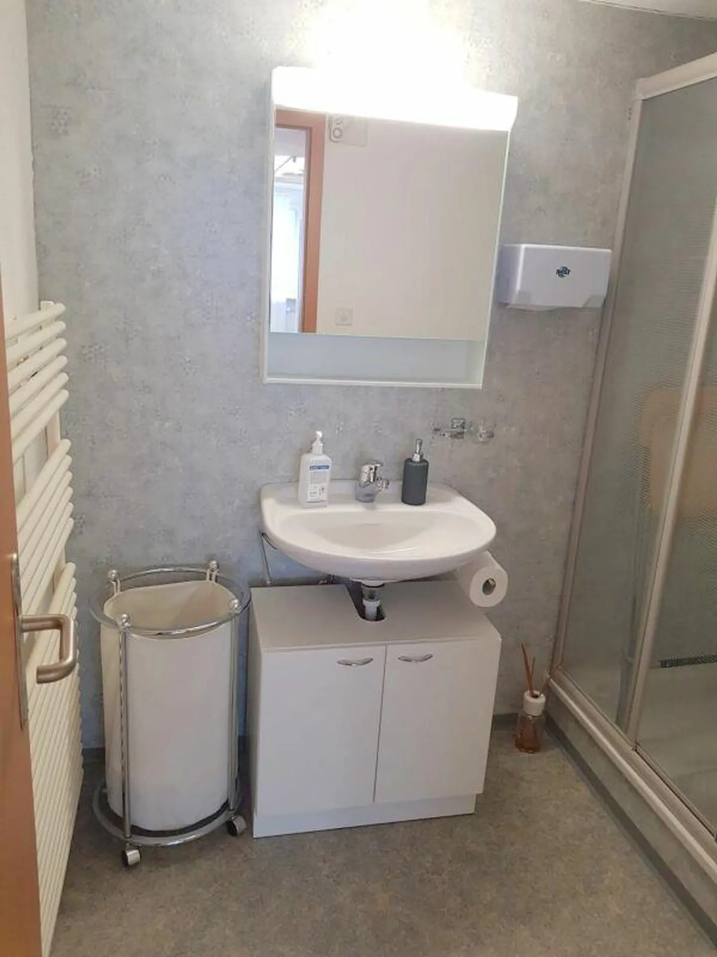 Gewerberaum mit Küche und Dusche - Foto 2 von 6