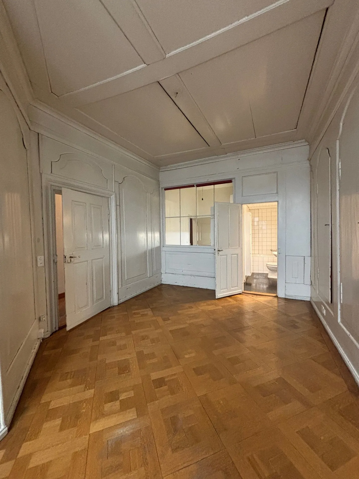 Charming 2-room old building apartment in the Bern old town - Photo 3 of 6