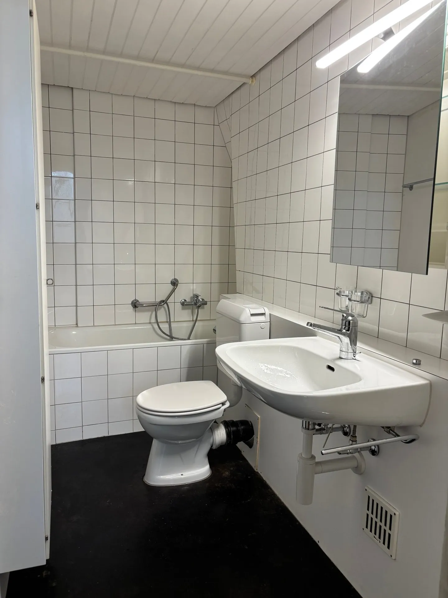 Charming 2-room old building apartment in the Bern old town - Photo 4 of 6