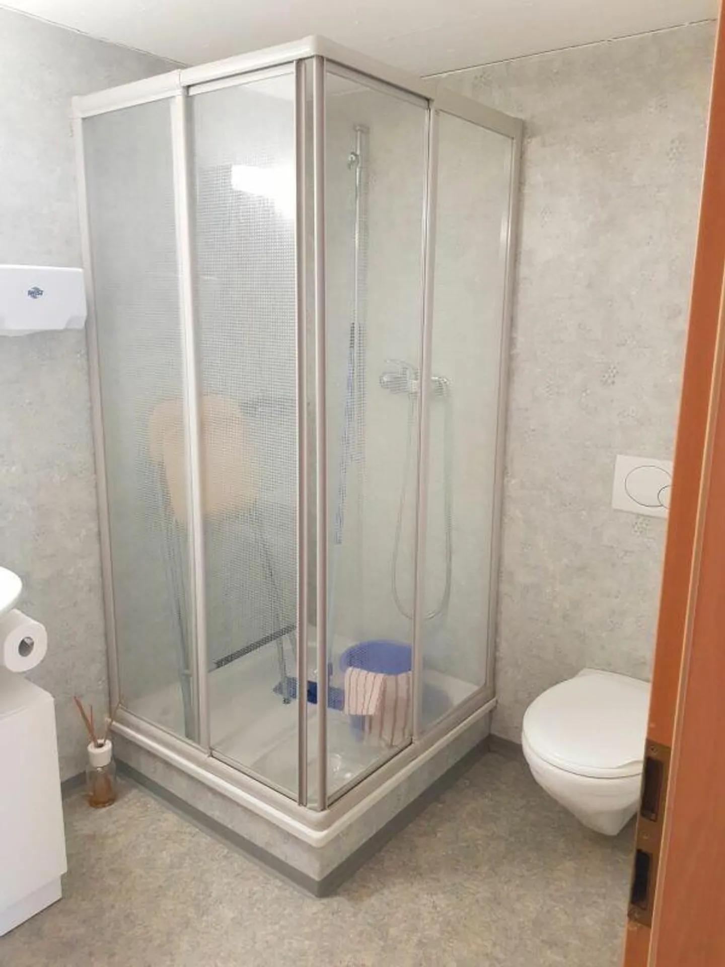 Gewerberaum mit Küche und Dusche - Foto 3 von 6