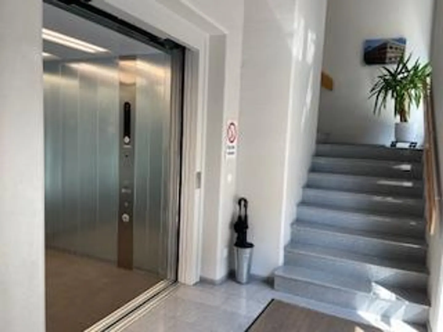 Spazio commerciale di 50 m2 al 1° piano con ascensore per persone/merci nella zona commerciale - Foto 5 di 5