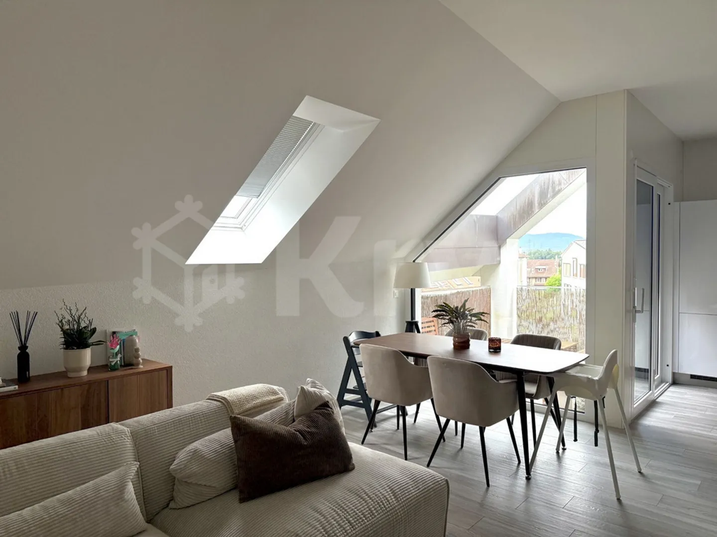 Beautiful spacious and bright apartment with balcony - Photo 1 of 4