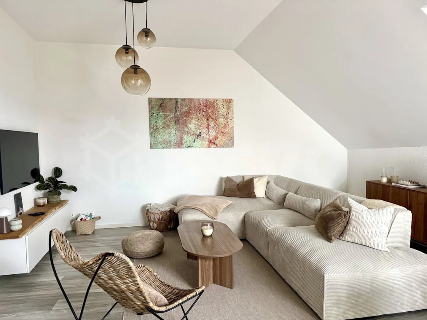 Beautiful spacious and bright apartment with balcony - Photo 2 of 4