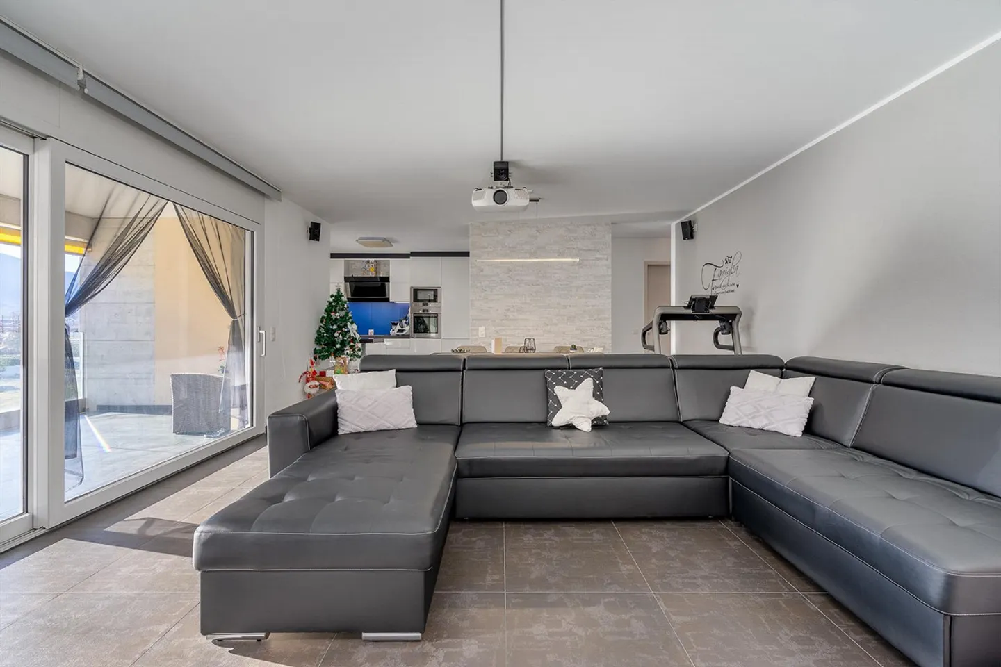 Geräumige 4,5-Zimmer-Wohnung in Arbedo Castione - Foto 1 von 14