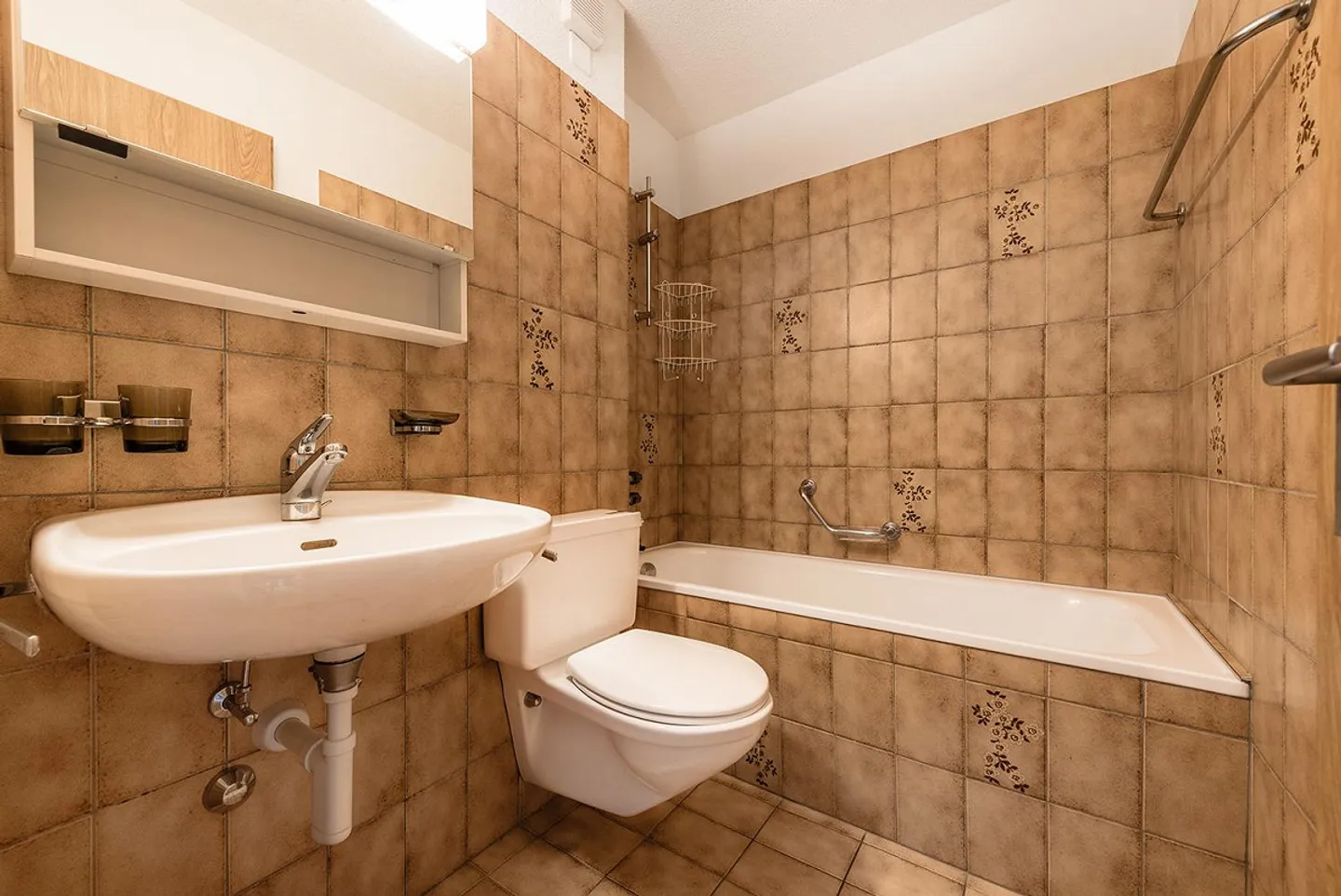 Charming Apartment in Central Location - Photo 6 of 8