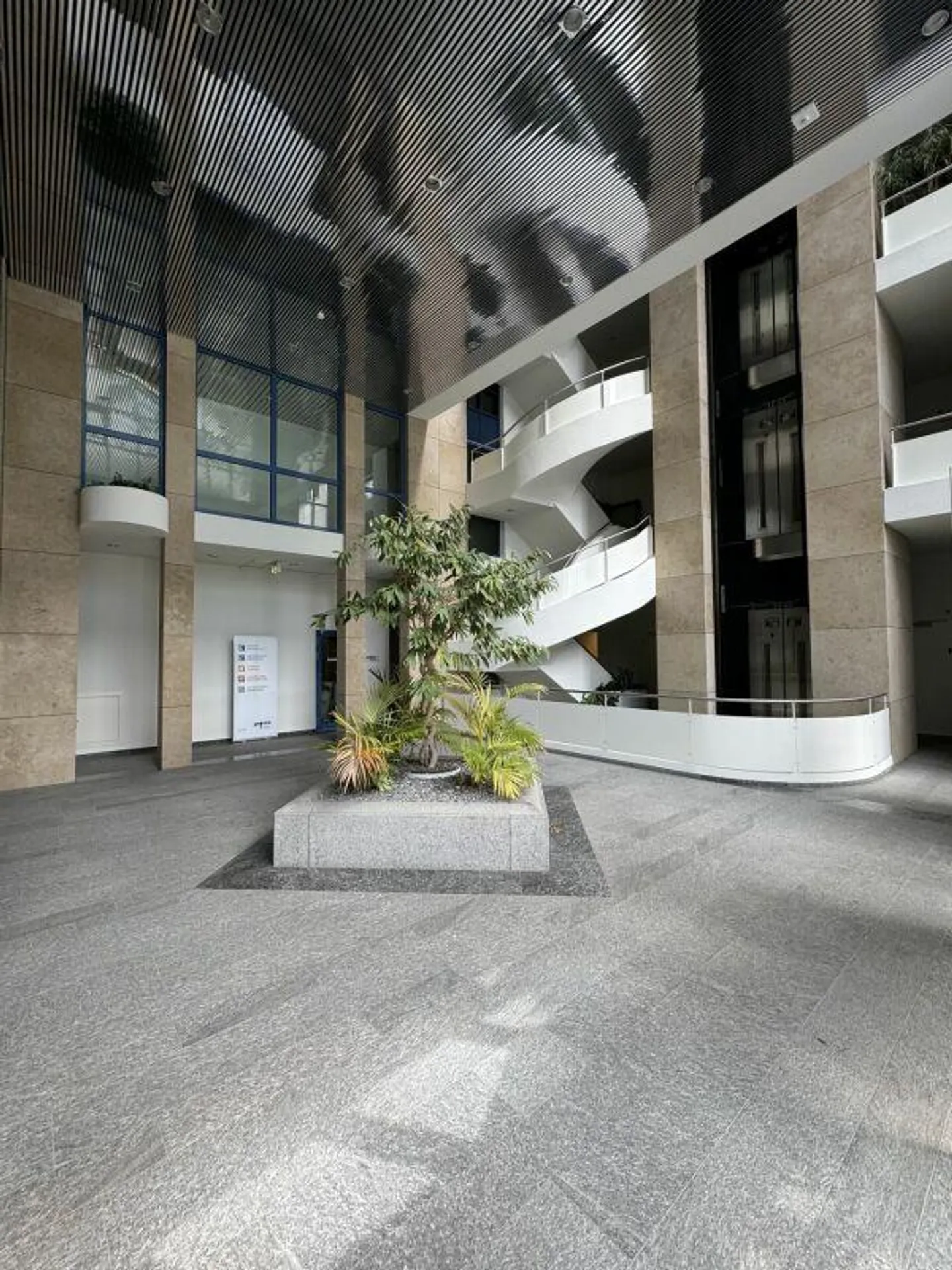 Representative office space 295 m2 on the 4th floor - Grundstrasse 14, Rotkreuz - Photo 5 of 16