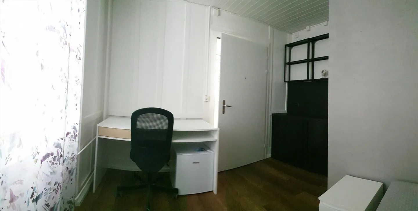 Espace de bureau avec WC et douche - Photo 1 sur 7