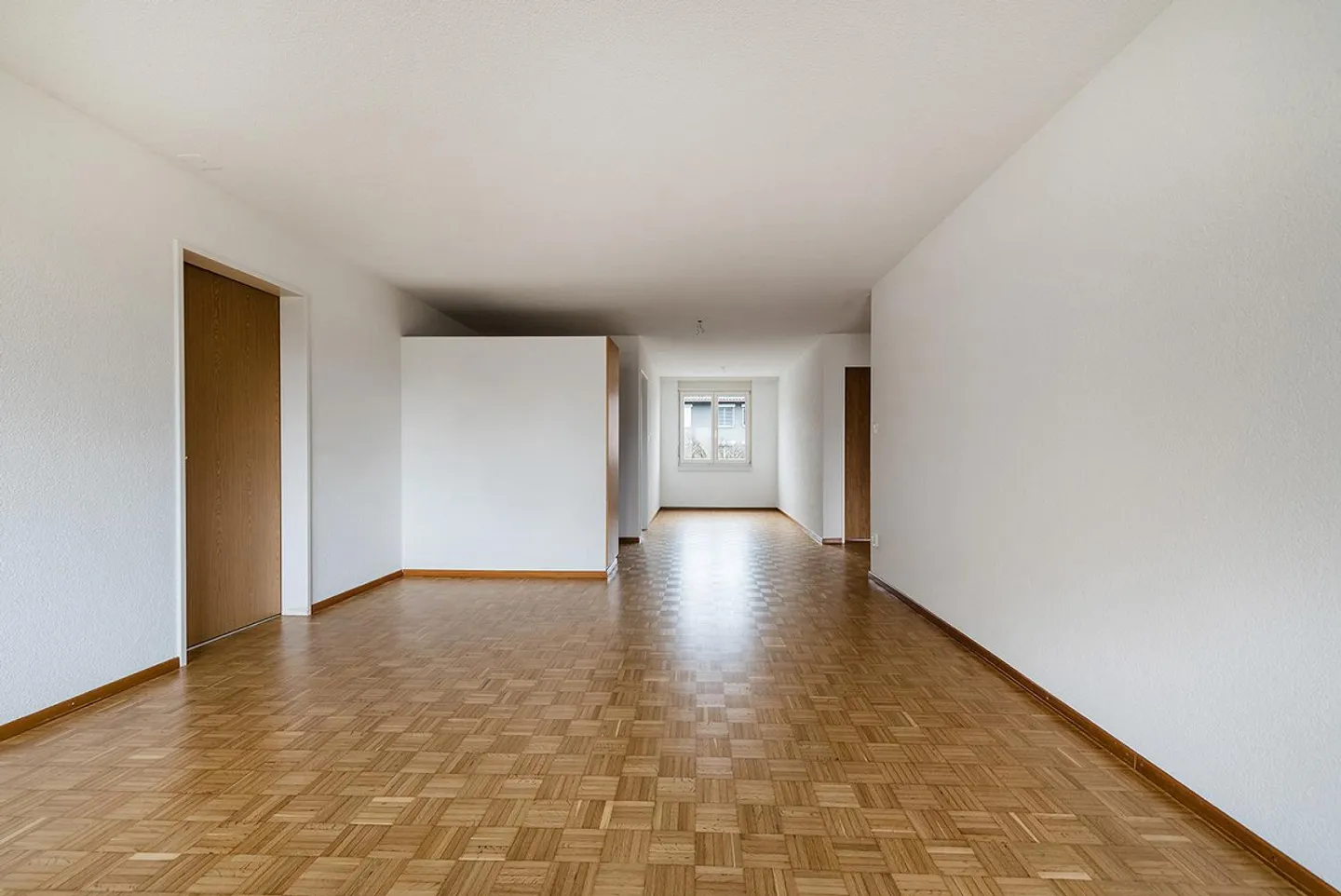 Charming Apartment in Central Location - Photo 3 of 8