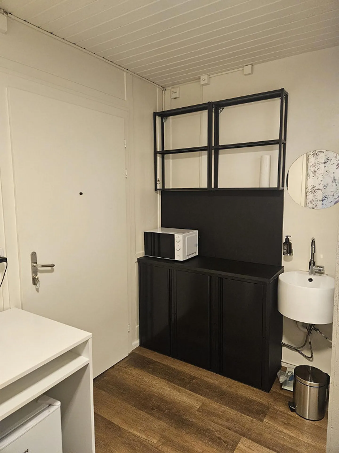 Espace de bureau avec WC et douche - Photo 2 sur 7