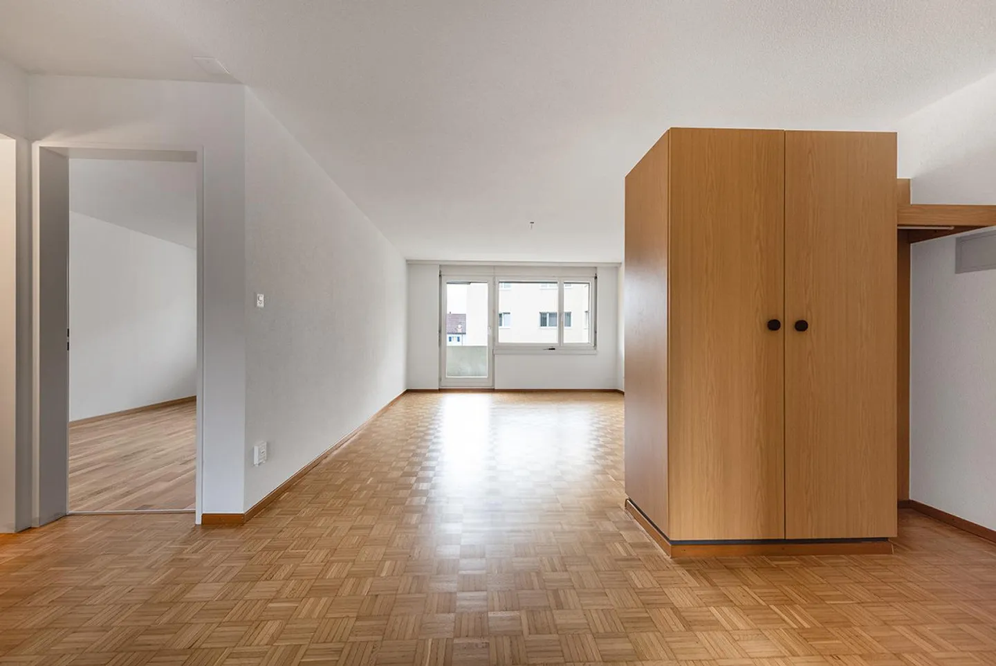 Charming Apartment in Central Location - Photo 4 of 8