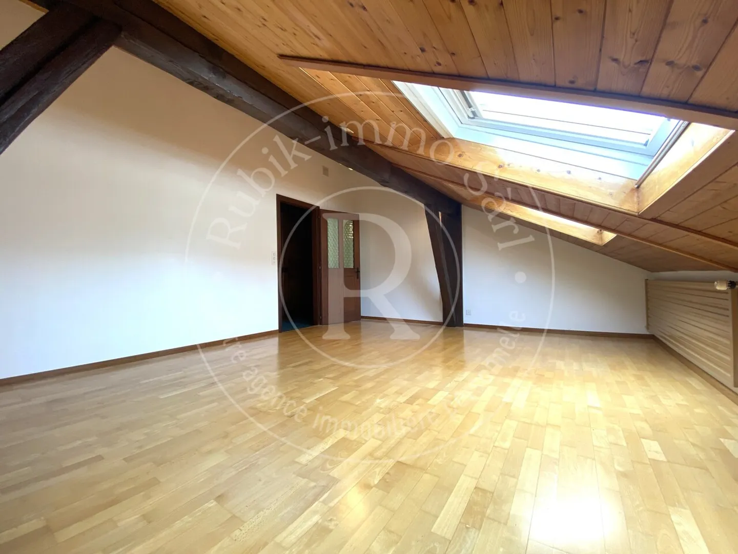 Charmante Stadtwohnung mit 2 Wohnungen und Geschäftsräumen - Foto 7 von 12