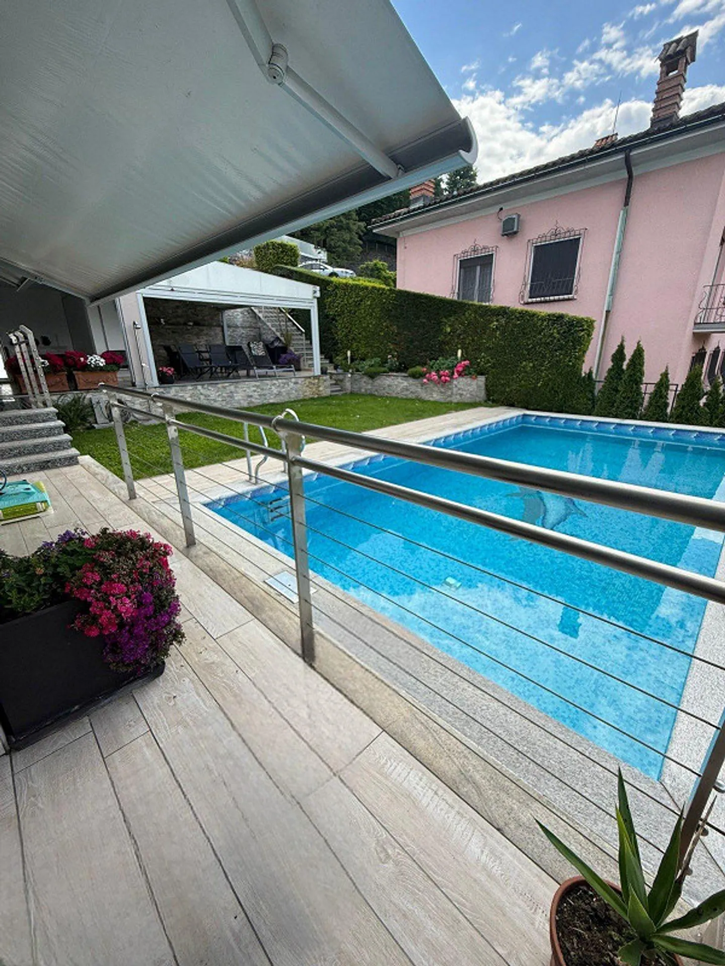 Villa exclusive avec piscine à quelques minutes de la ville - Photo 2 sur 13