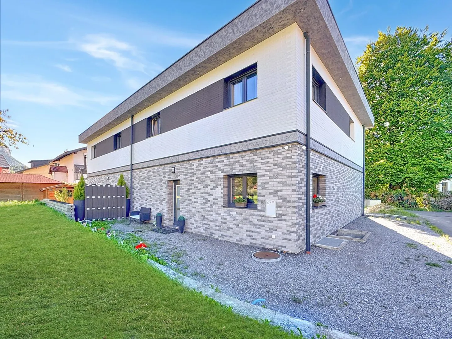 Villa Mitoyenne Contemporaine - Photo 1 sur 7