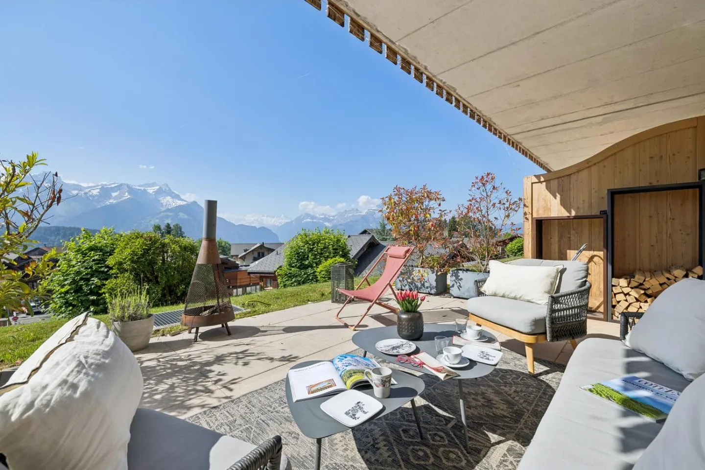 Magnifique propriété de 4,5 pièces avec haut standing, terrasse et jardin, belle vue dégagée - Photo 5 sur 13