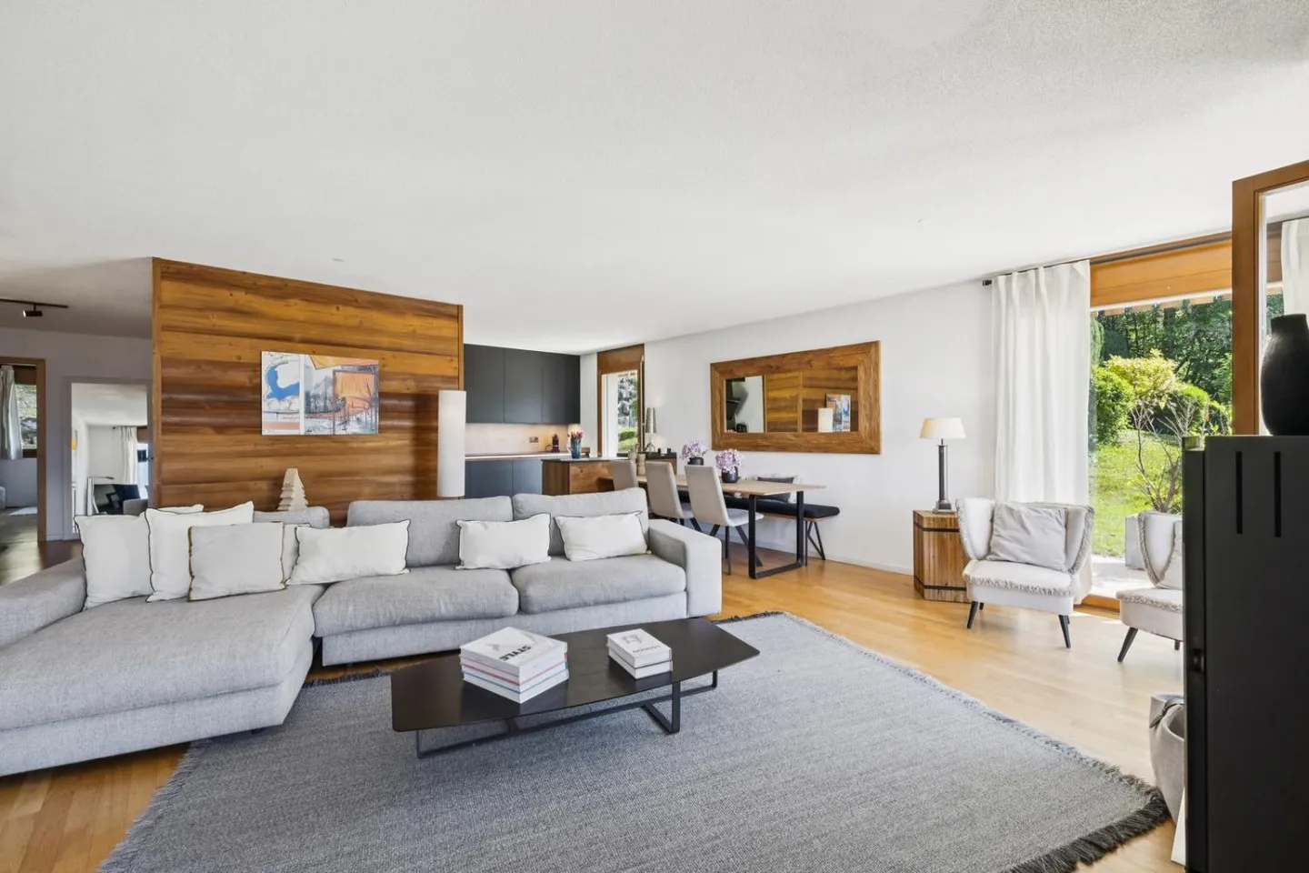 Magnifique propriété de 4,5 pièces avec haut standing, terrasse et jardin, belle vue dégagée - Photo 4 sur 13