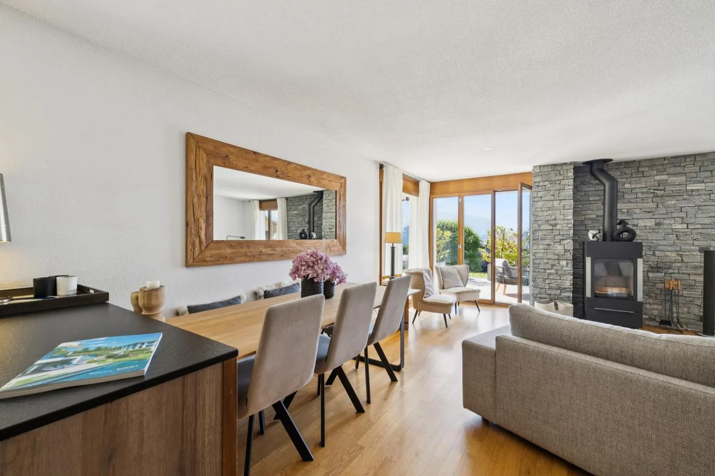 Magnifique propriété de 4,5 pièces avec haut standing, terrasse et jardin, belle vue dégagée - Photo 6 sur 13