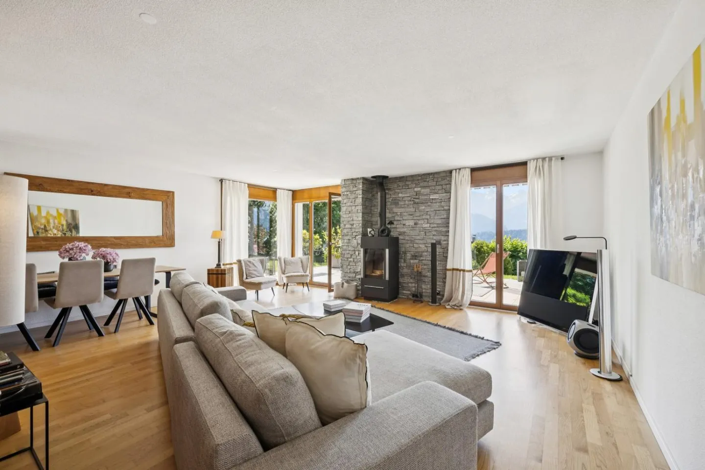 Magnifique propriété de 4,5 pièces avec haut standing, terrasse et jardin, belle vue dégagée - Photo 7 sur 13