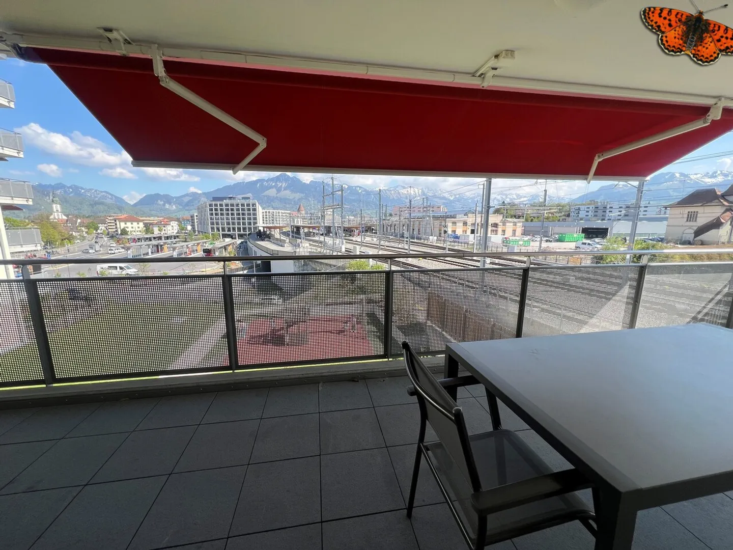 APPARTAMENTO CHARMANT 3 ½ STANZE CON BEL BALCONE! - Foto 3 di 10