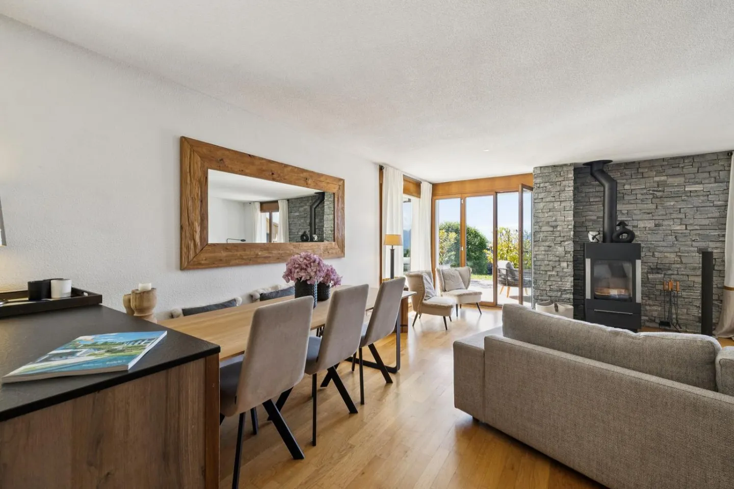 Magnifique propriété de 4,5 pièces avec haut standing, terrasse et jardin, belle vue dégagée - Photo 11 sur 13