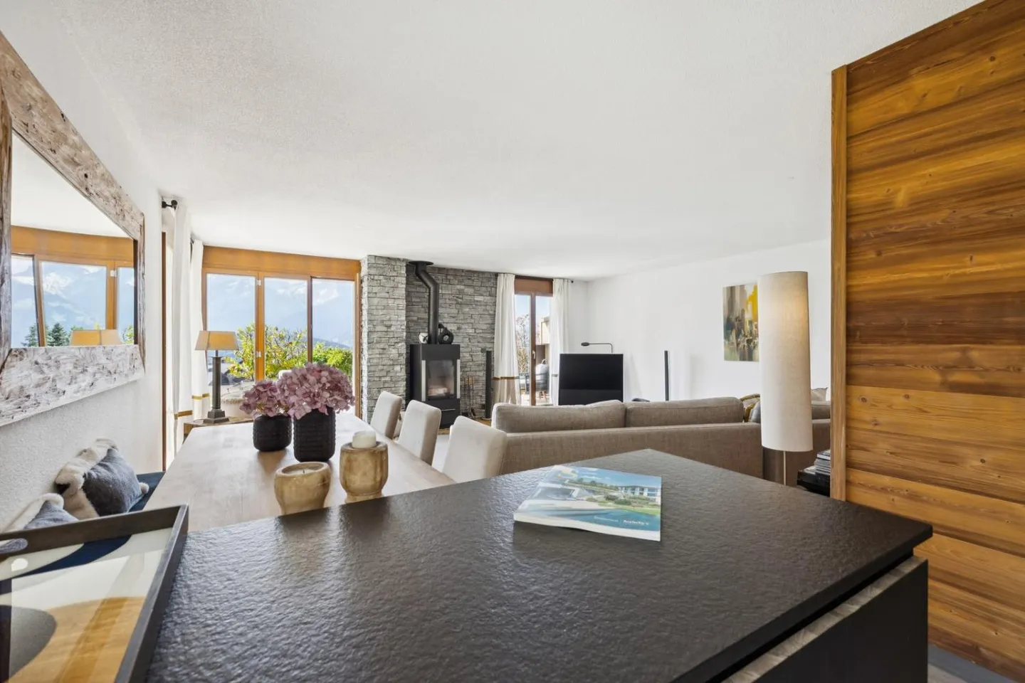 Magnifique propriété de 4,5 pièces avec haut standing, terrasse et jardin, belle vue dégagée - Photo 12 sur 13