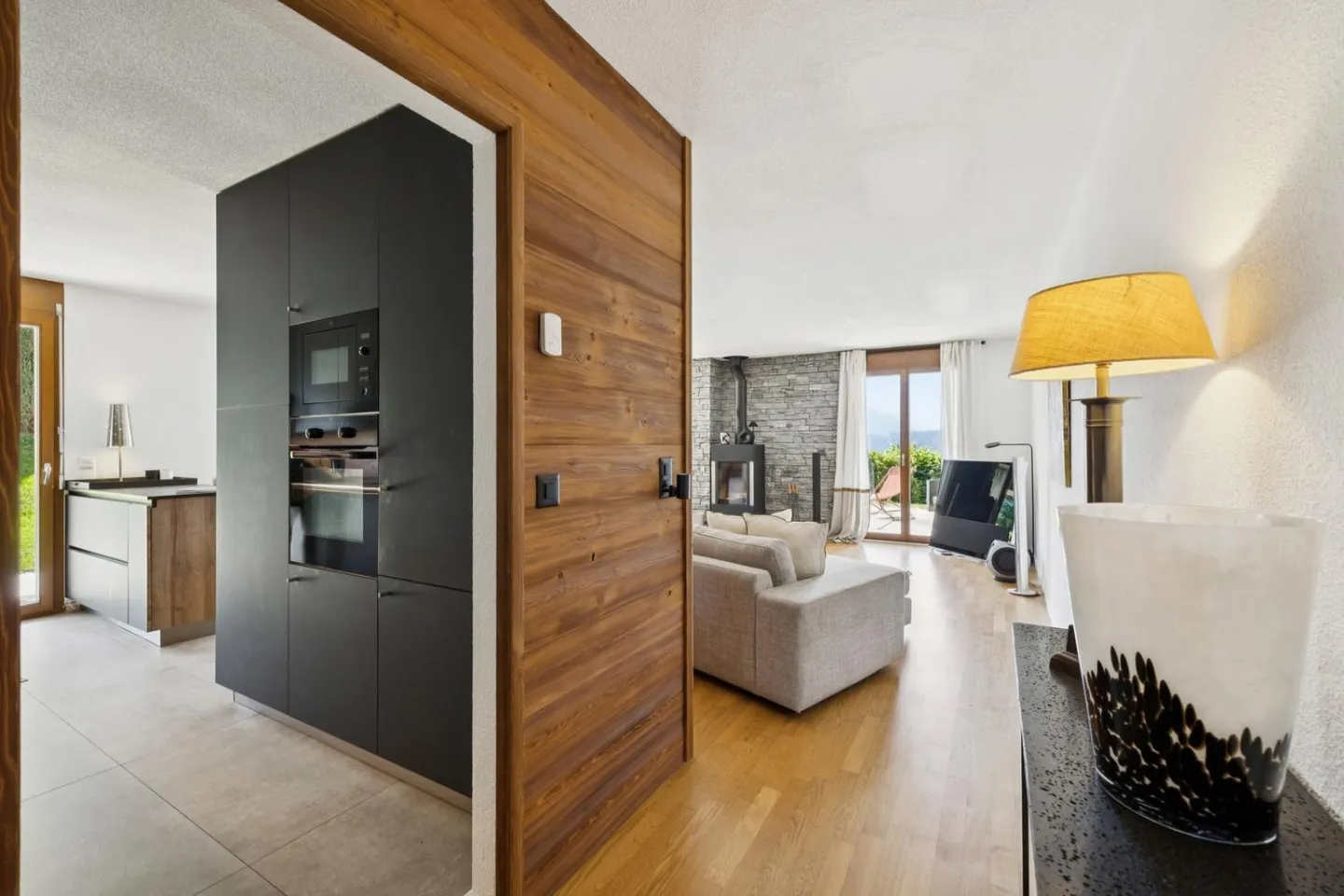 Magnifique propriété de 4,5 pièces avec haut standing, terrasse et jardin, belle vue dégagée - Photo 13 sur 13