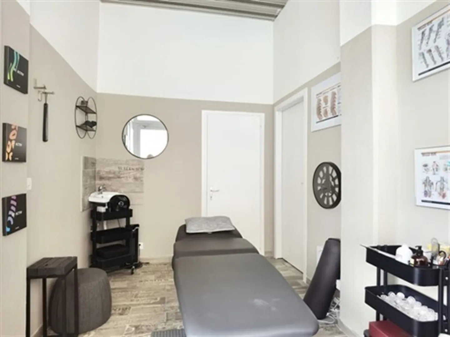 Commercial for rent - Photo 2 of 4