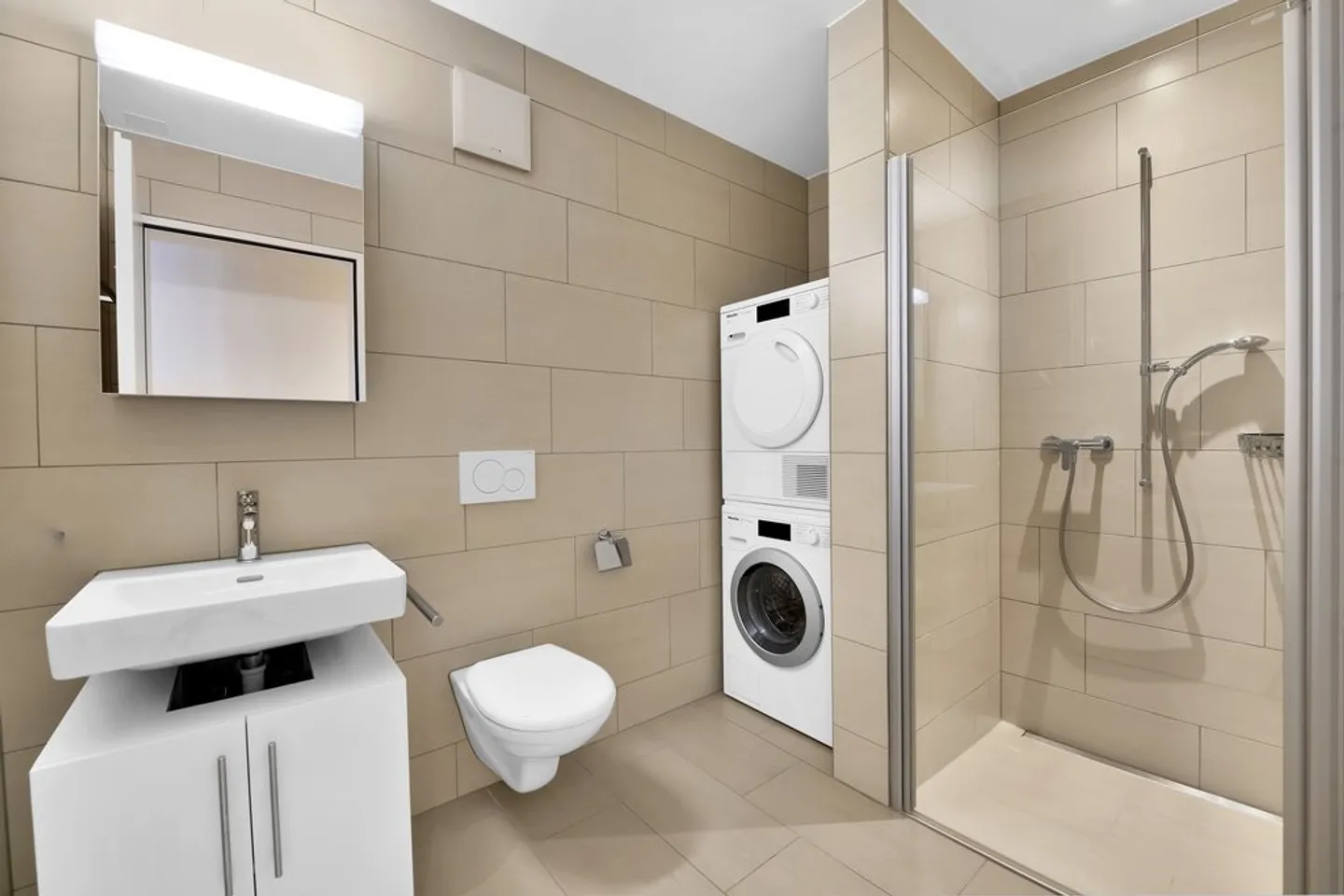 Spacious Apartment for Singles - Photo 2 of 3