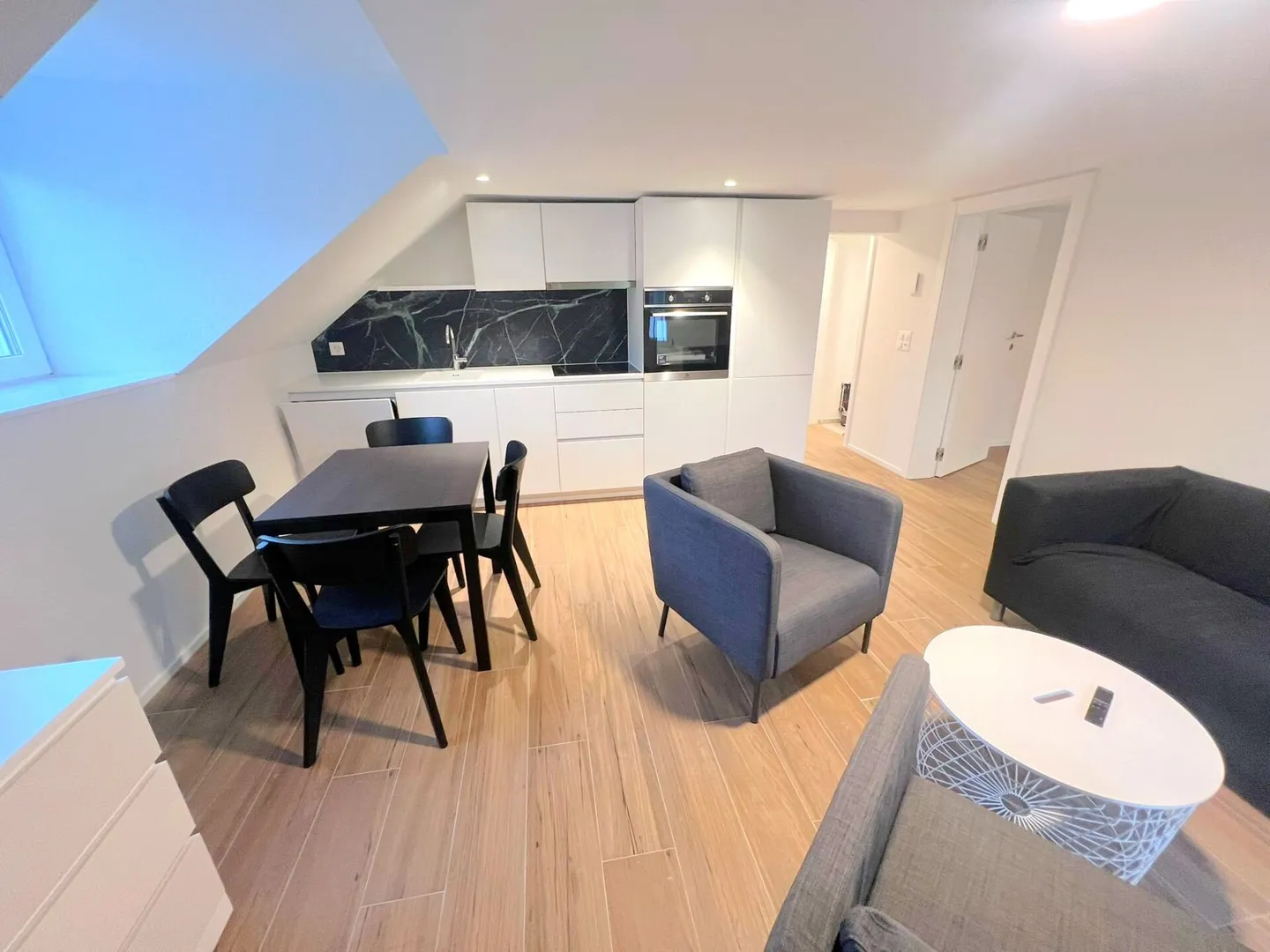 Casa multifamiliare completamente affittata - Opportunità di rendimento attraente! - Foto 2 di 7