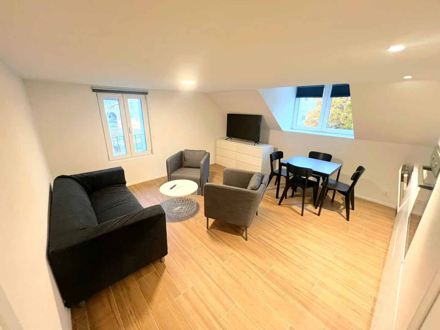 Casa multifamiliare completamente affittata - Opportunità di rendimento attraente! - Foto 5 di 7