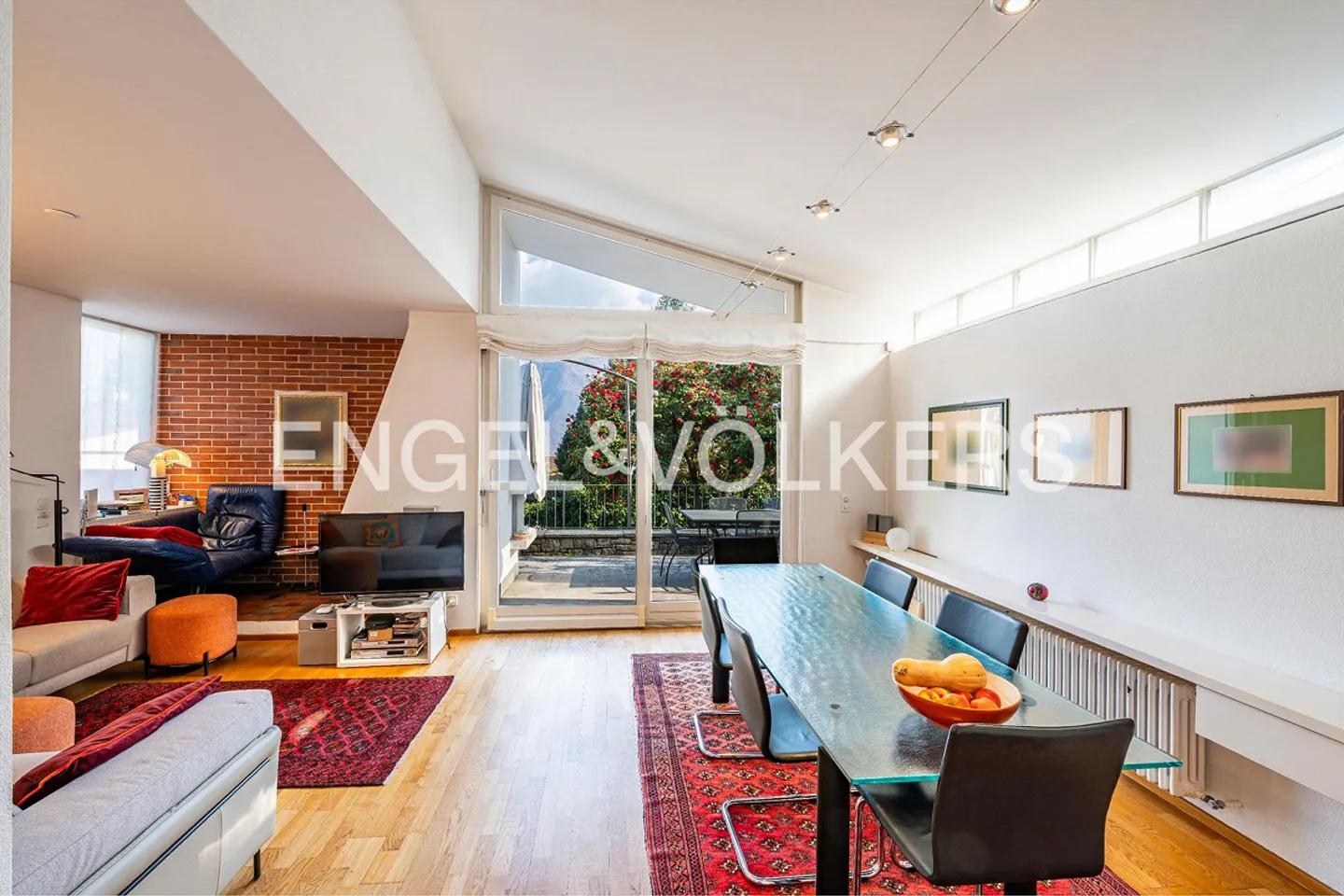 Freistehende Villa mit Bauland - Foto 4 von 12