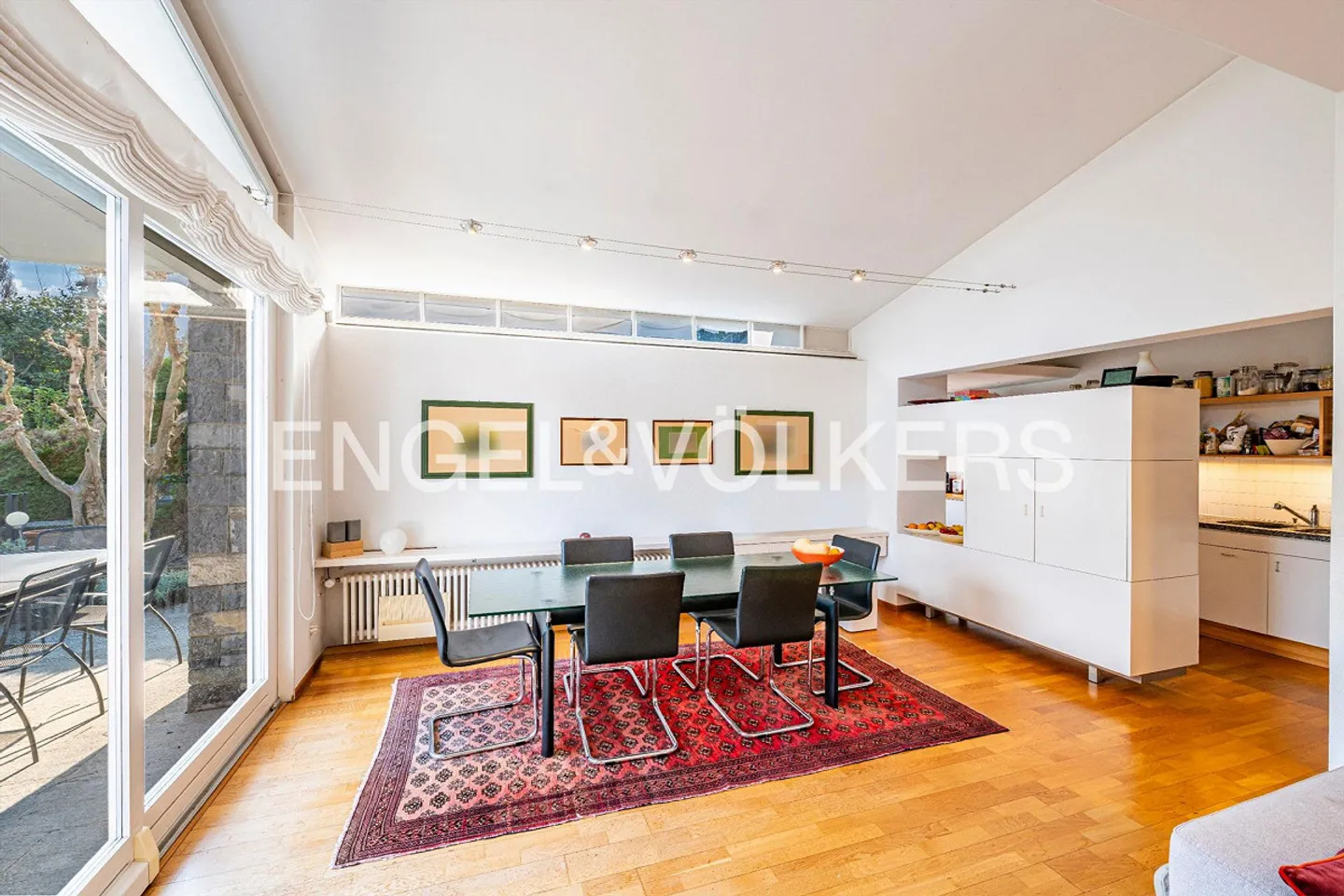 Freistehende Villa mit Bauland - Foto 6 von 12