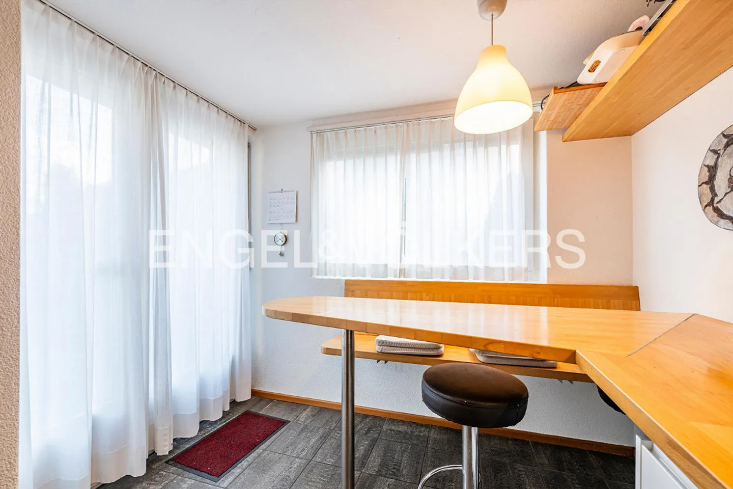 Freistehende Villa mit Bauland - Foto 8 von 12