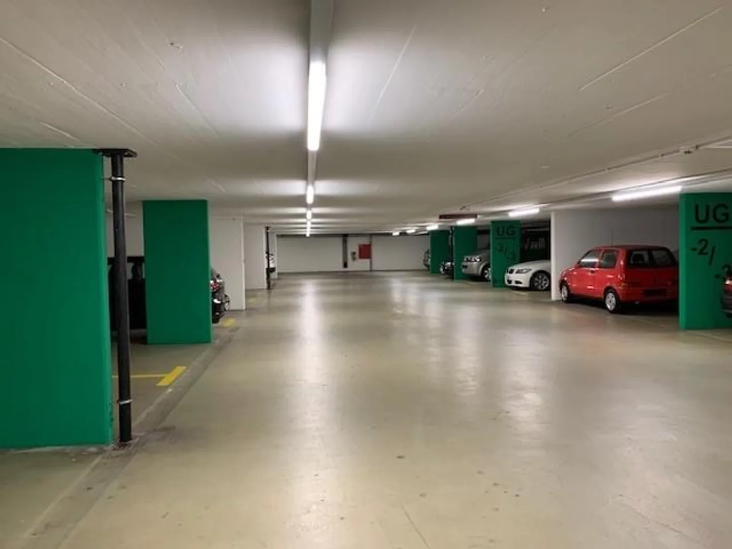 Auto-Einstellhallenplatz im St. Johann - Foto 1 von 3