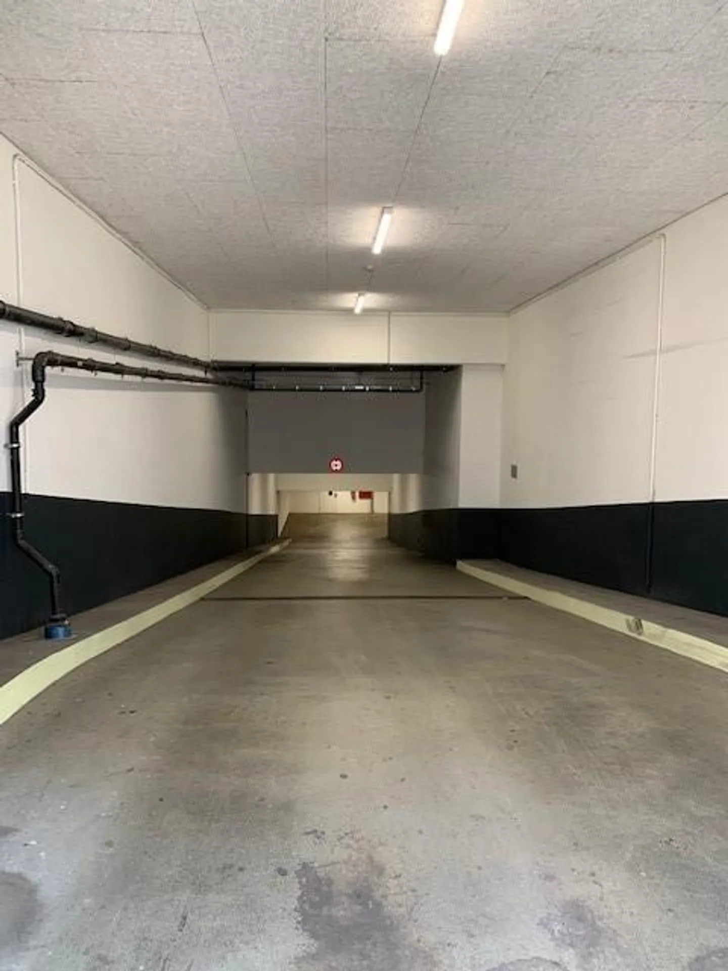 Auto-Einstellhallenplatz im St. Johann - Foto 2 von 3