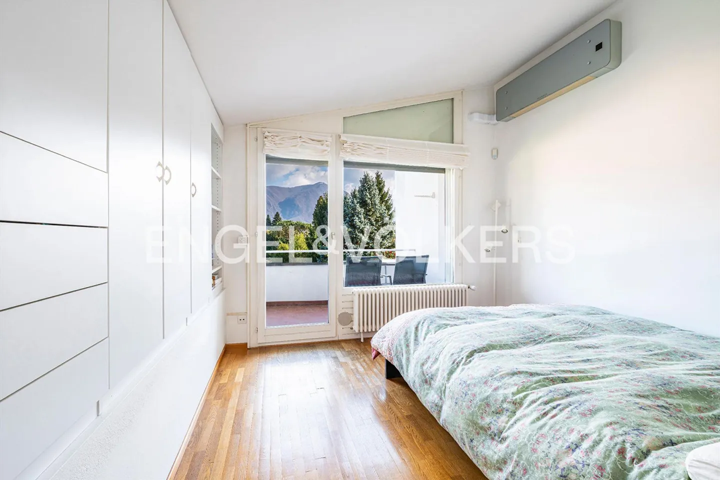 Freistehende Villa mit Bauland - Foto 10 von 12