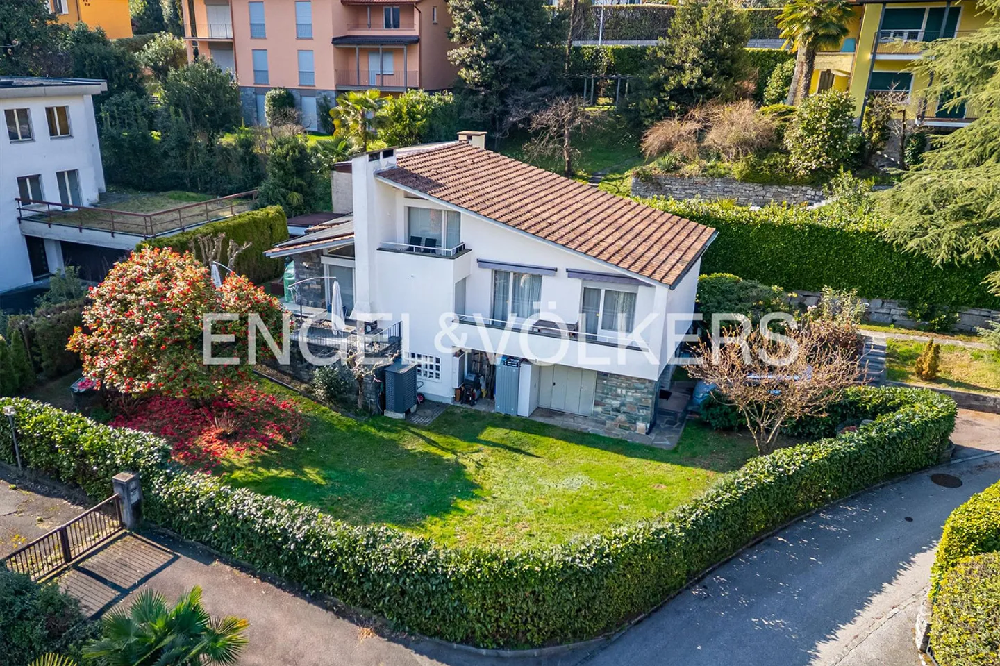 Freistehende Villa mit Bauland - Foto 12 von 12