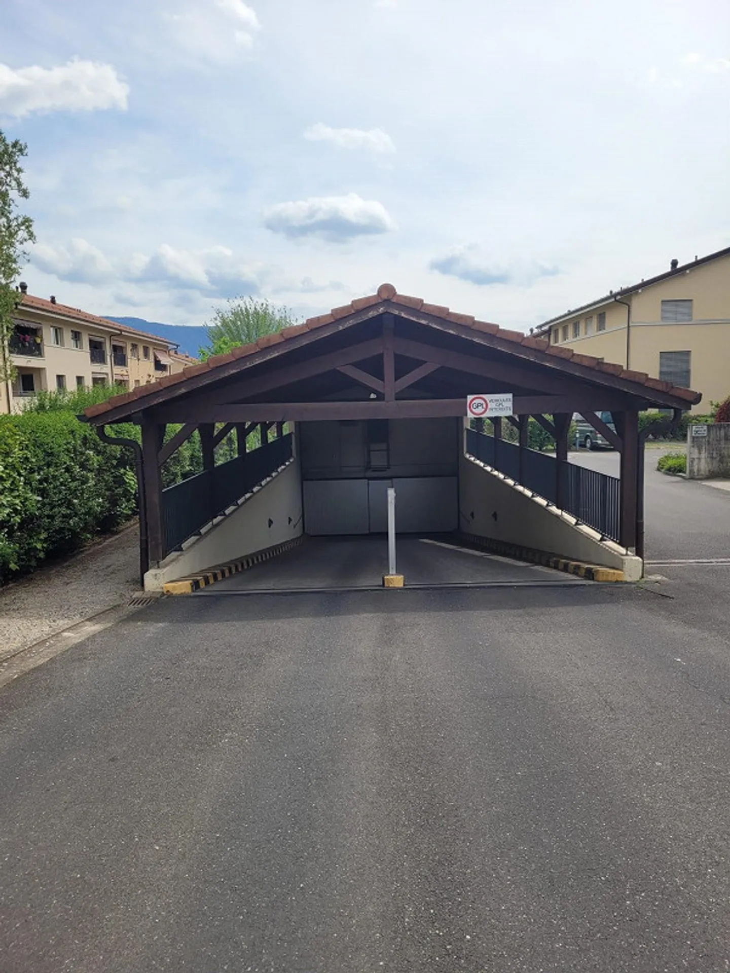 Outdoor parking space in Onex - Photo 1 of 1