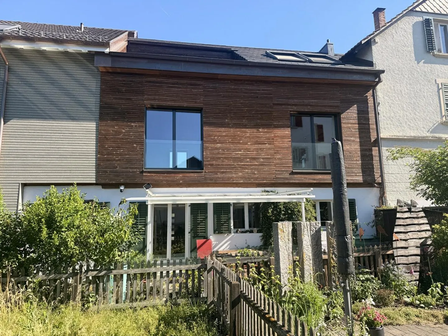 Casa unifamiliare di 2,5 stanze con appartamento di 2 stanze a Flurlin... - Foto 2 di 23
